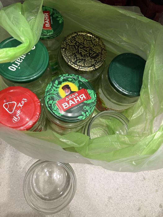 Отдам банки с крышками