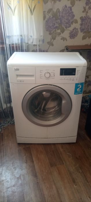 Стиральная машинка в хорошем состояние за 30 тысяч тенге