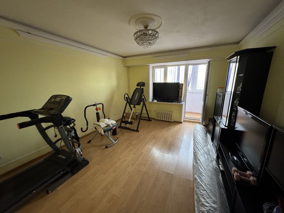 Продам квартиру Абая 196/1