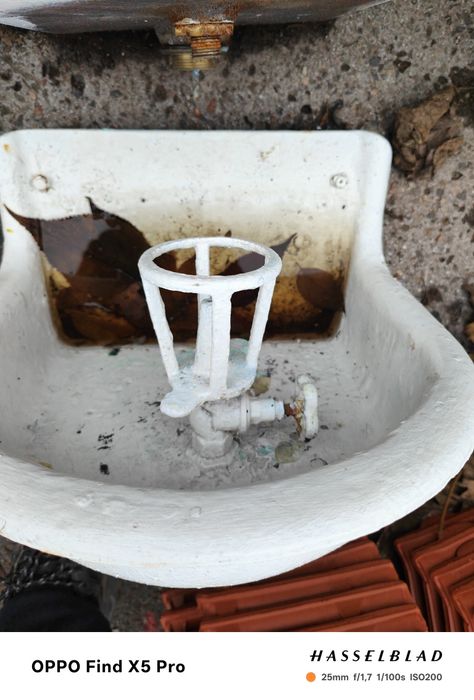 Vând chiuveta de fonta