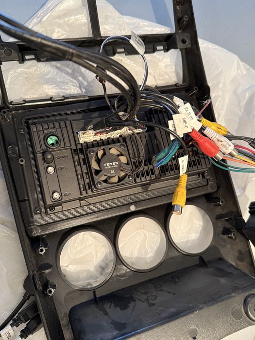 Продам магнитолу Teyes CC3