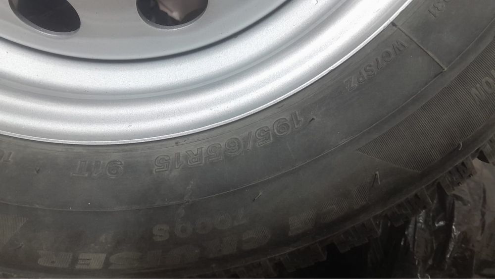 Продам запаску с диском  195/65 R15 бу