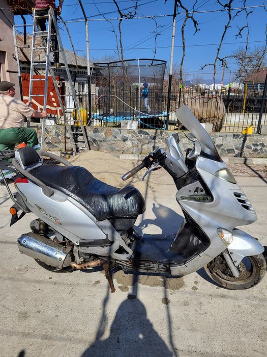 Vand sau schimb scuter kymco grand dink 250 cm