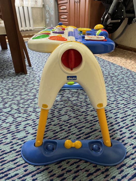 Развивающий столик Chicco