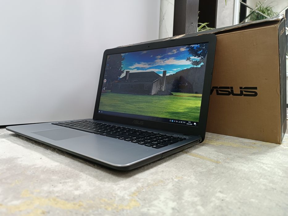 Ноутбук ASUS Core i3, 1TB, Nvidia.