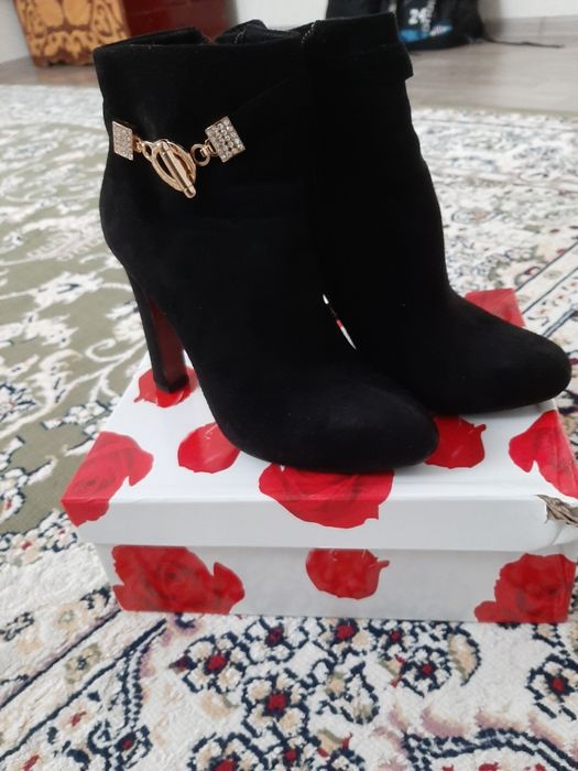 Туфли мен осенний етик сатылады