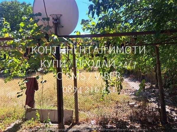 кодл 63096. Стара едноетажна къща 80м2 с голям двор 1400м2.