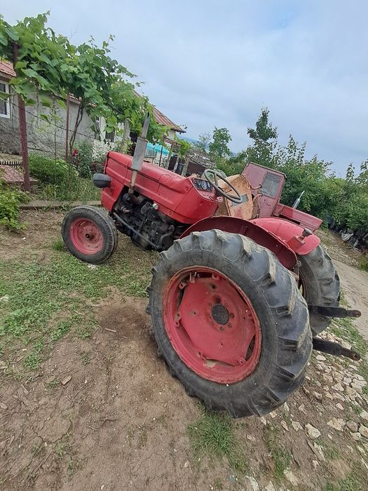 Vând Tractor U445