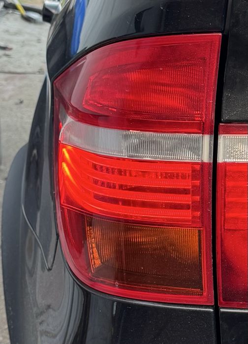 Vand stopuri stanga/dreapta de pe aripi pt e 70 an 2008