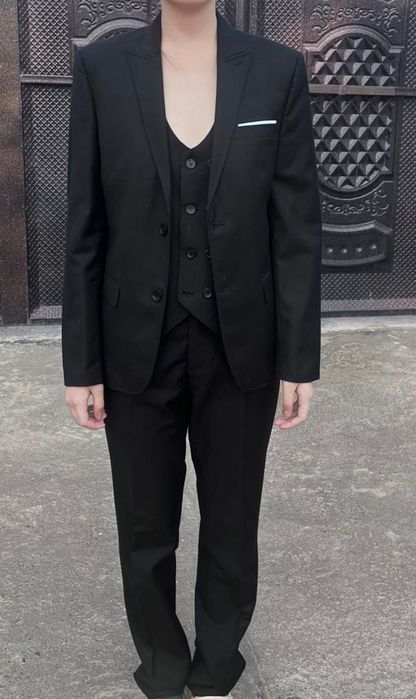 Костюм черный тройка