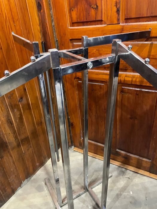 Закачалка за дрехи колани