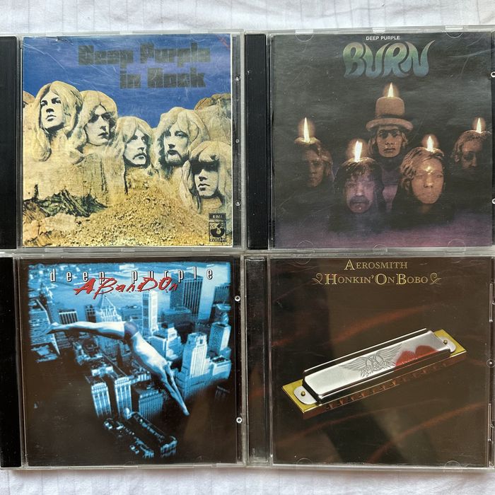 Компакт-диски с рок-музыкой