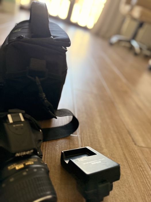 Nikon D5200 - aparat foto cu geanta