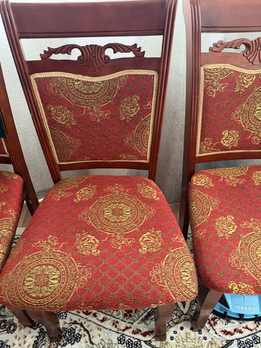 Продаю стулья для гостинной