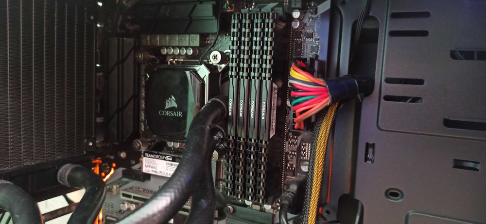 Геймърски компютър с Z390, I7 9700K, 32 GB RAM, 500 GB NVMe, WiFi 6