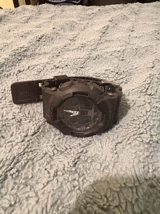 Часовник G-shock опригинален