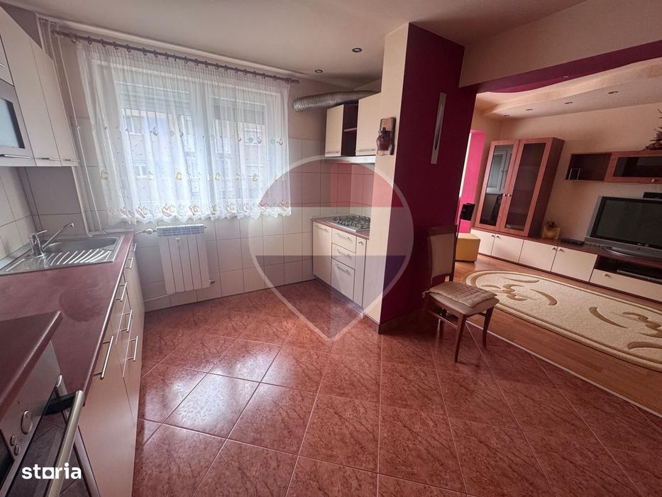 Apartament cu 3 camere de închiriat, în zona Ioșia-Nord