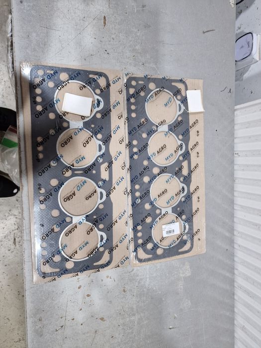 Garnitura chiulasa tractor fiat 411 pe original import se poate trimit