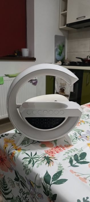 Boxa cu încărcător wireless, radio, bluetooth, ceas cu alarma