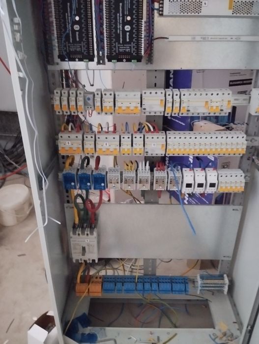 Электрик электрик