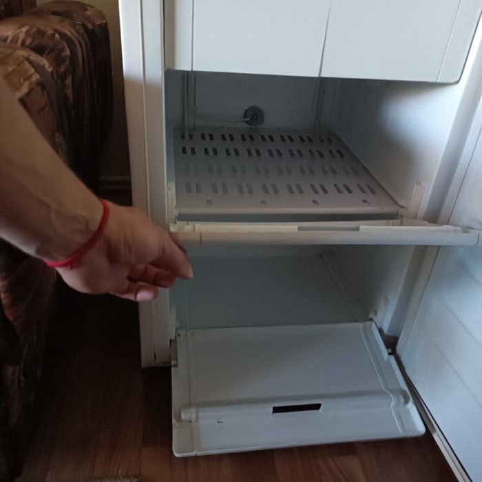 Продавам фризер Индезит