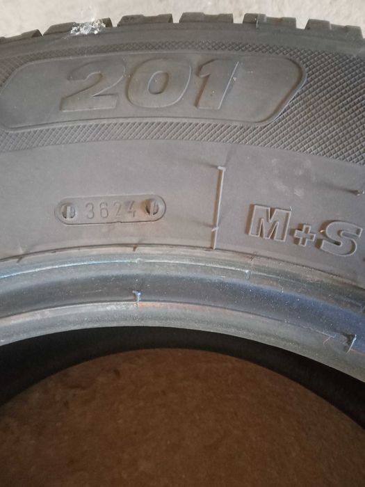 Vând set 4 cauciucuri 215/70 r 15 c