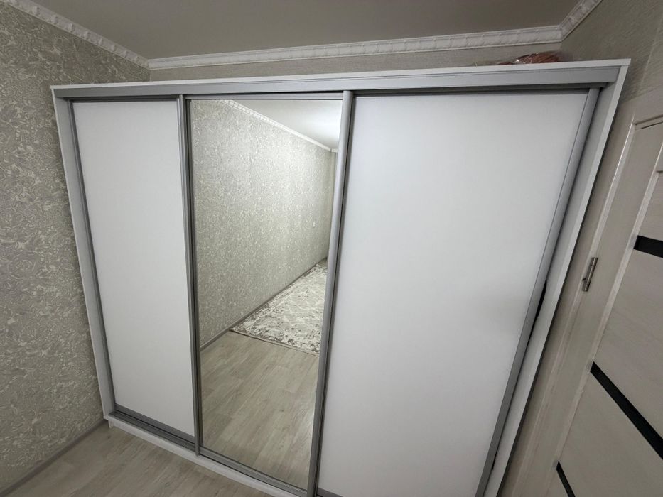 Продам шифоньер-купе бел
