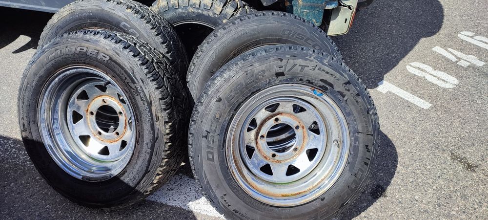 Cauciucuri cu tot cu jante