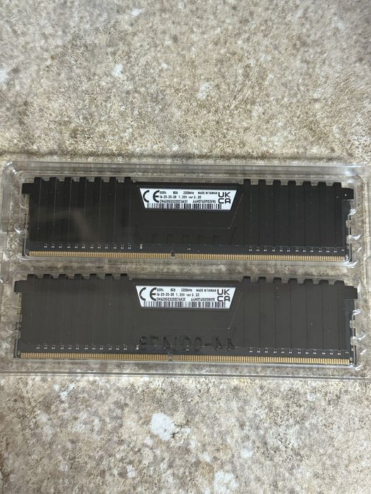 16 GB RAM (2x8) DDR4 3200 MT/s corsair vengeance