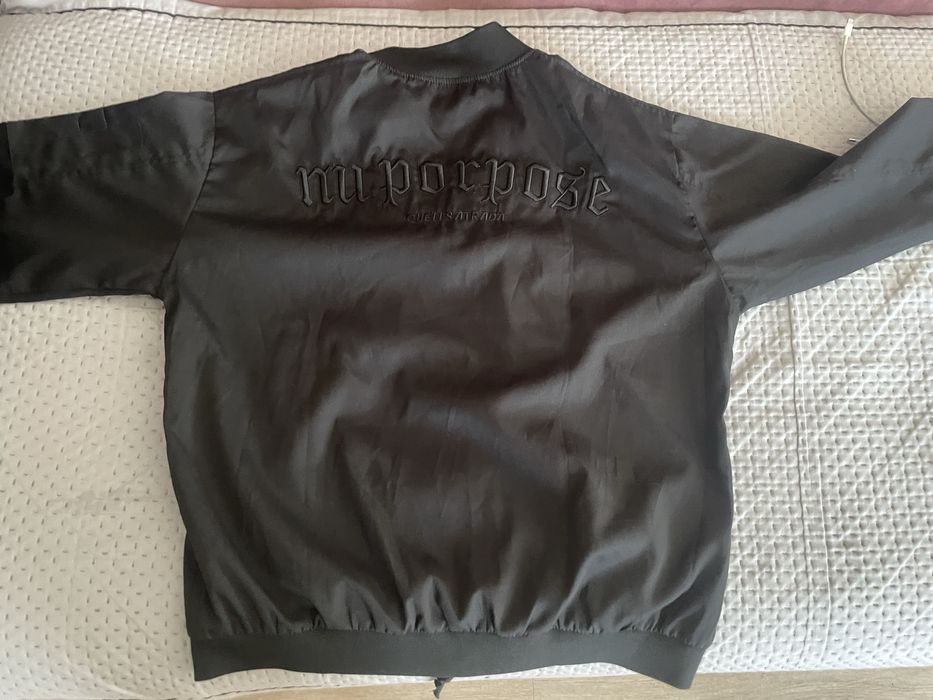 Продам бомбер женский