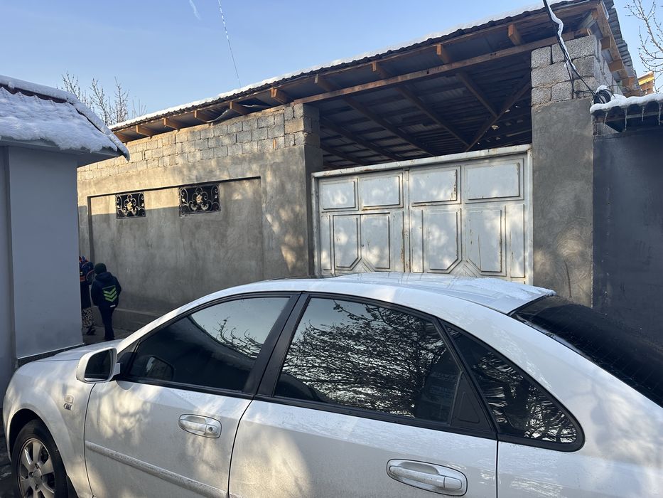 Uchastka oq tepa nurafshonda 2.7 sotix 3xonasi bor suv svet gaz kanalz