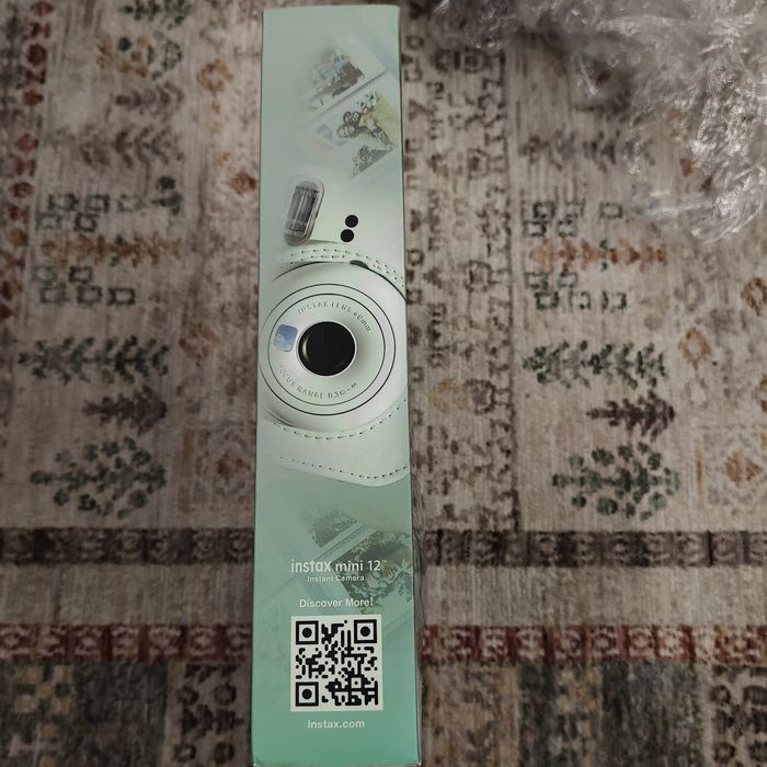 Продам полороид Instax mini 12 instant camera Fujifilm