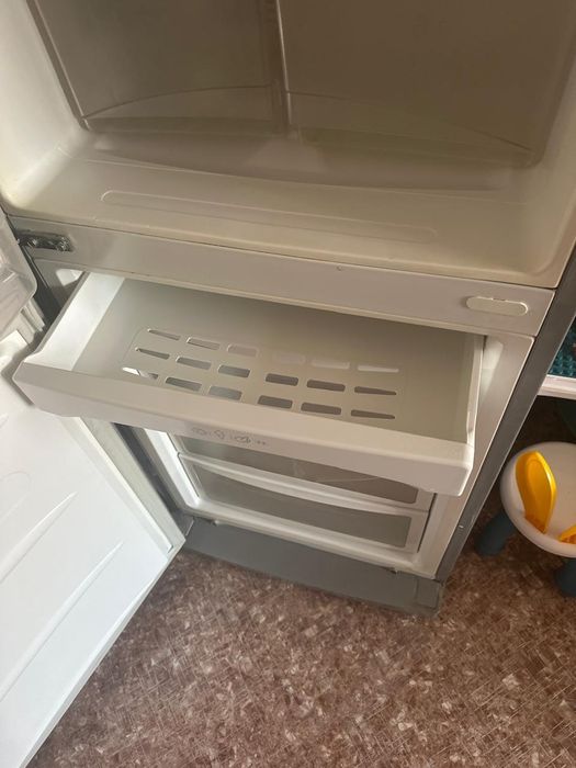 Продам холодильник LG серого цвета