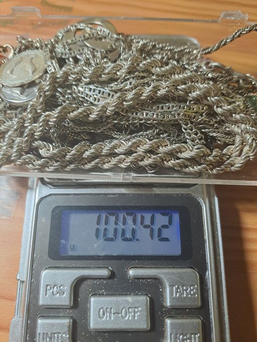 Lot argint compus din lanturi pentru femei