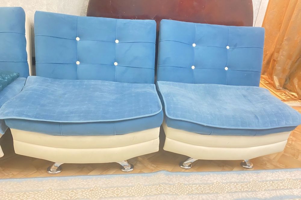 Продам очень красивый диван и 2 кресла