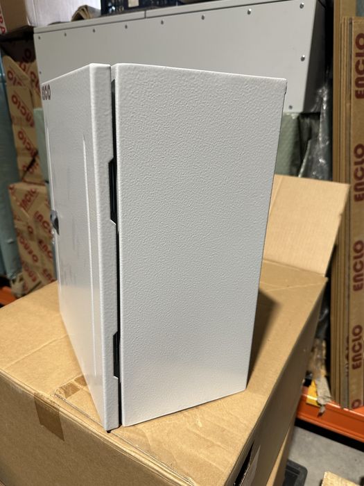 Vând cutii metalice cu contrapanou metalic,diverse dimensiuni!