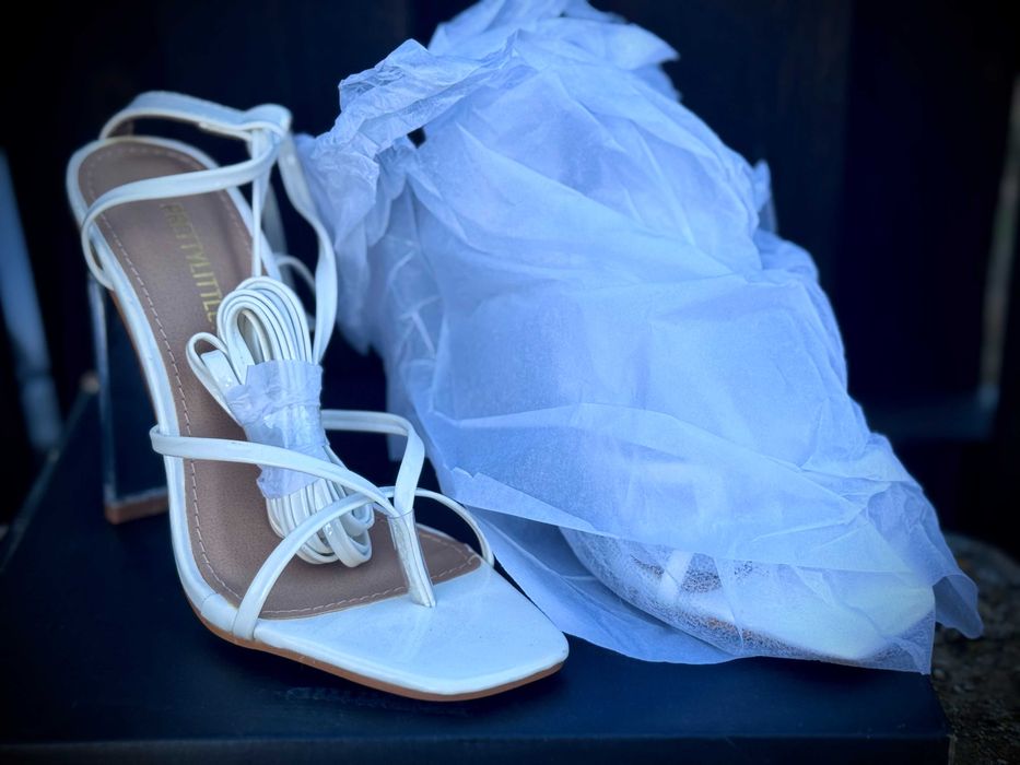 Дамски сандали на висок ток с прозрачен ток