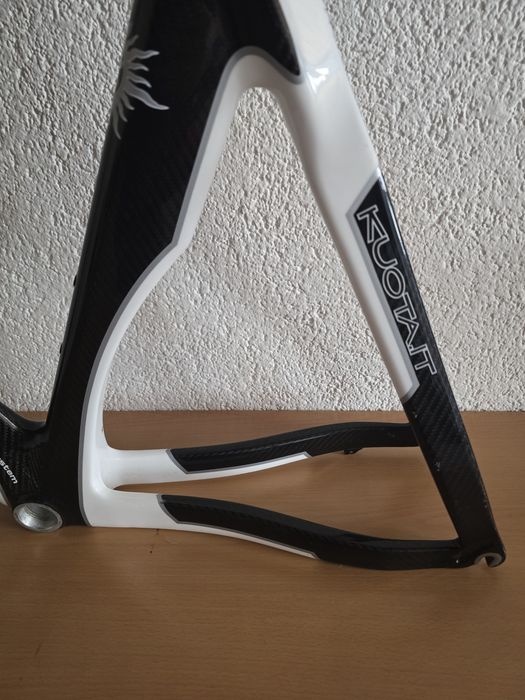 Cadru Kuota carbon-kevlar.
