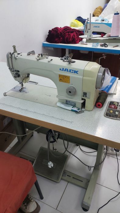Продается швейная машина