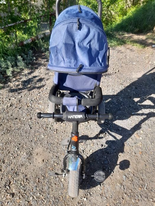 Продам детский велосипед с ручкой управления.