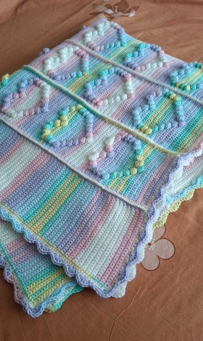 Ръчно плетено бебешко одеялце
