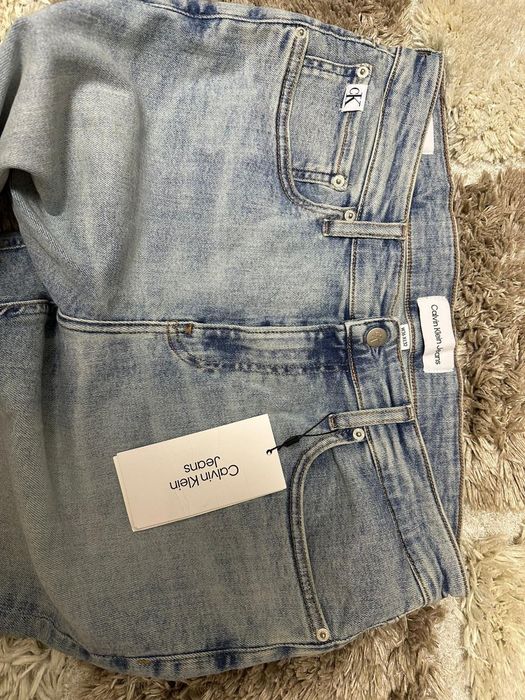 Vind  blugi  Calvin Klein