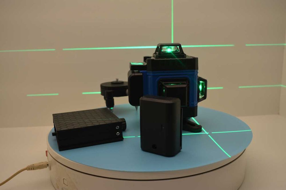 Megaoferta are 2 pile  Promotie Nivela raza neon green 4D profesionala 16 linii remote control  Promotie Nivelă laser kkamoon 4x360  fascicul beam ver