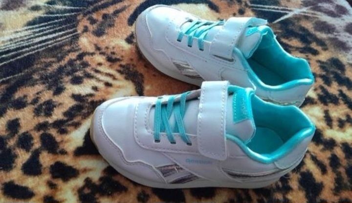 Buși interior copii noi + o pereche de adidași