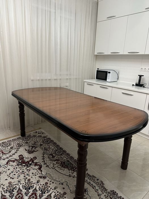 Деревянный  стол