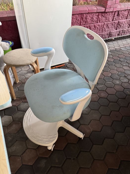 Продам детскую парту