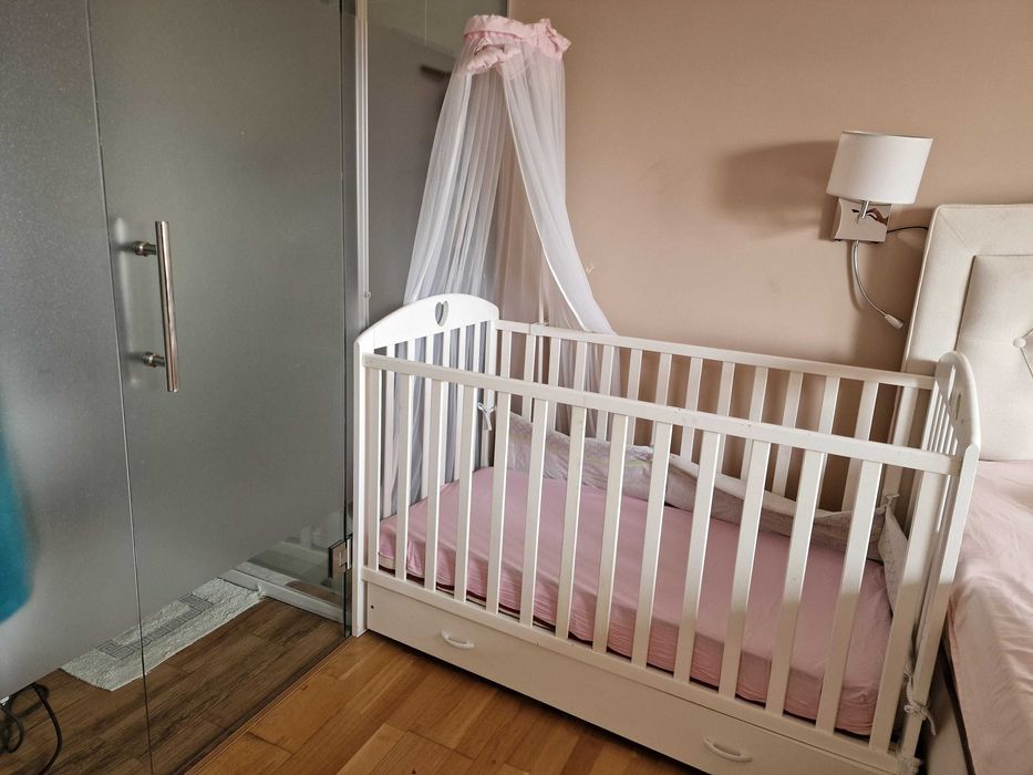 Дървено детско легло с матрак