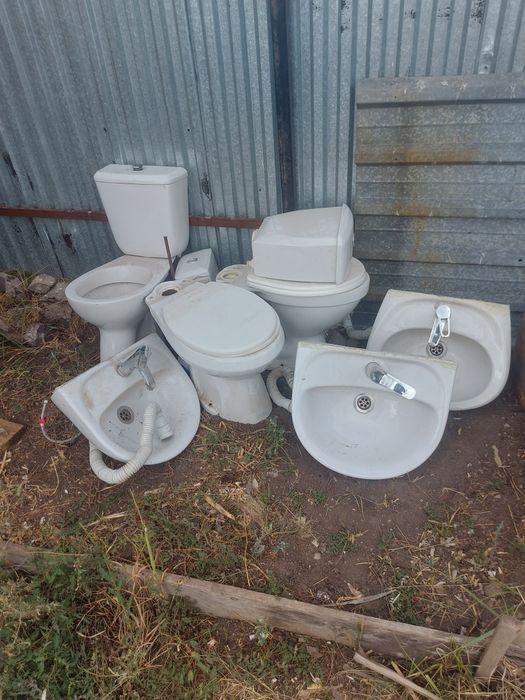 Продам унитазы раковины