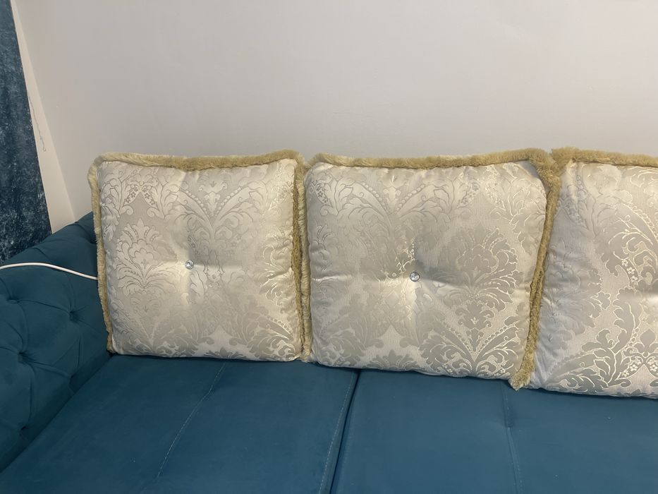 Продам диван трехметровой