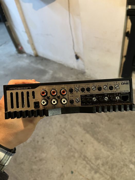 Продавам усилвател Mosconi Gladen ONE 60.6 6канален